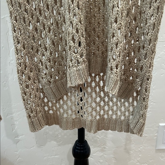 Olive & Oak V-Neck Open-Knit Sweater in Beige   JT - Picture 3 of 4